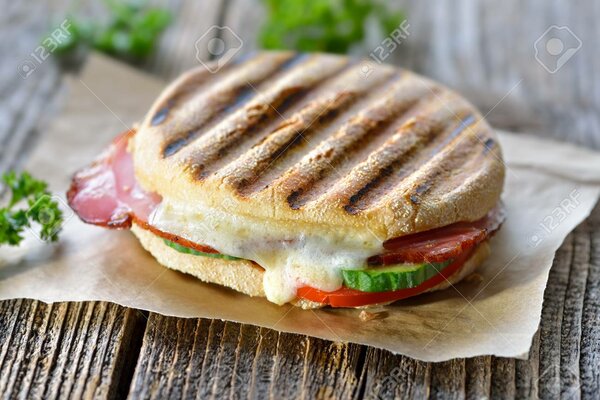 2 Panini au fromage Savoureux