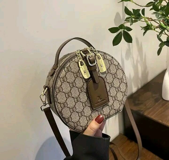 Sac à bandoulière rond élégant