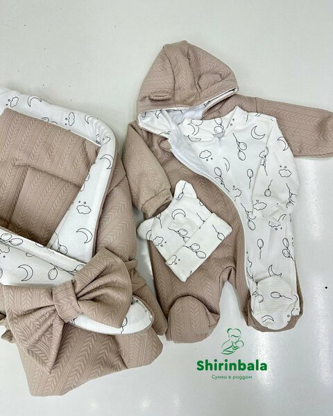 Стильный детский комбинезон и уютный конверт в роддом