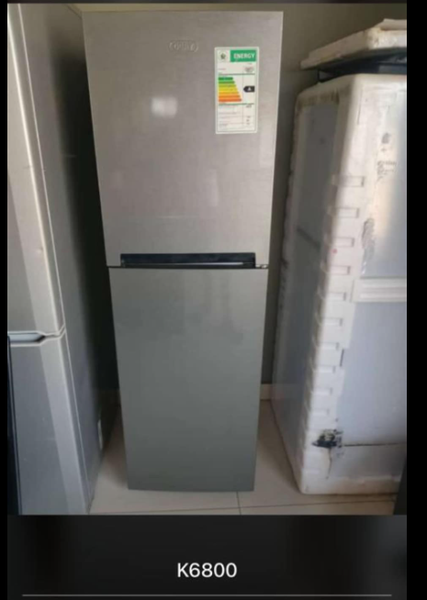 refrigerador gris alto