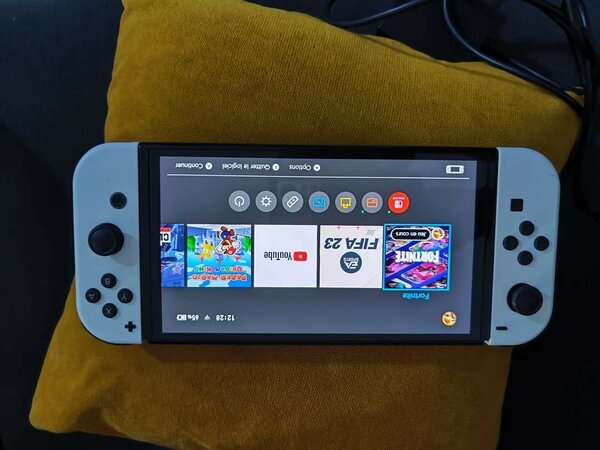 NINTENDO SWITCH OLED QUASI NEUF AVEC 1DISQUETTE