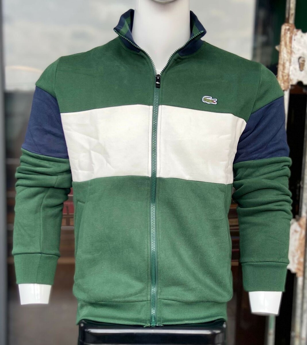 Vestes à capuche colorées