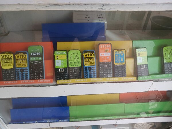 Téléphone portable basique FM