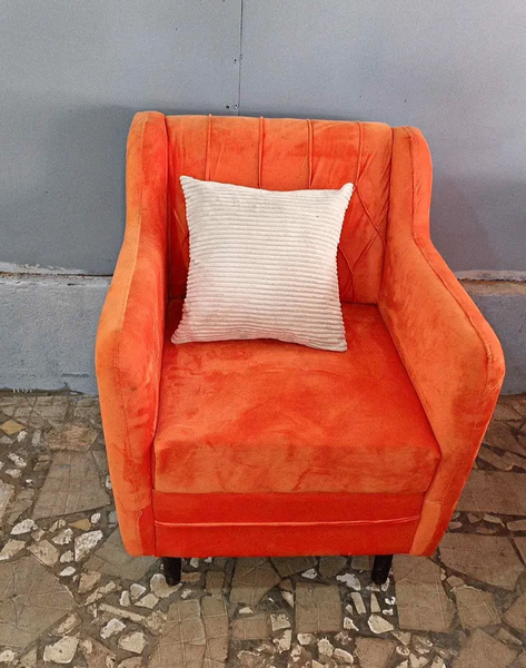Fauteuil moderne en velours orange
