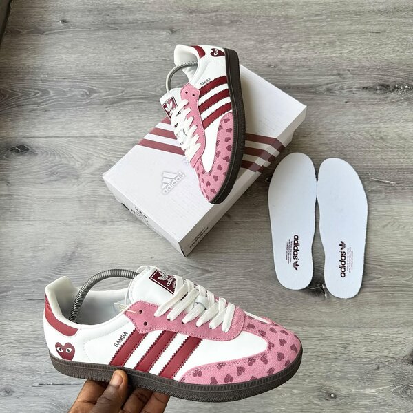 Baskets Adidas à motifs cœur