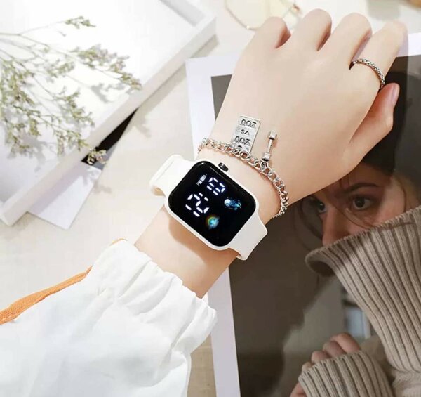 Montre connectée + bracelets + coffret