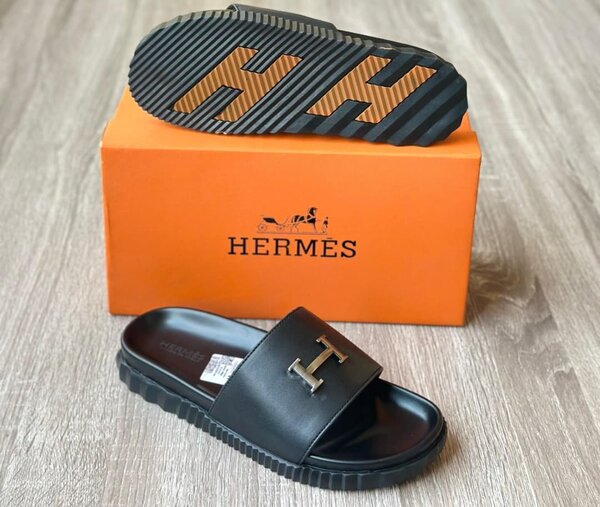 Sandales plates en cuir noir pour homme