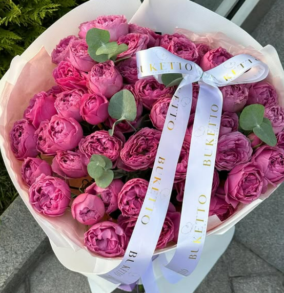 крупноголовые бутоны пионовидных спрей