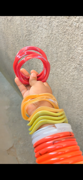 Lot de bracelets en plastique