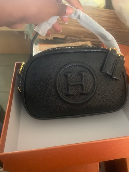 Sac à main en cuir noir élégant