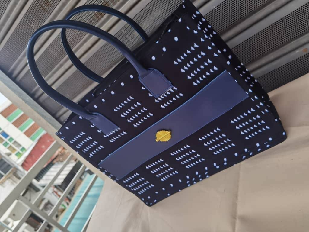 Sac à main en toile élégante