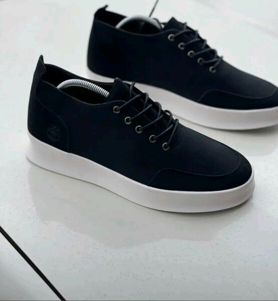 Sneakers en cuir noir élégants