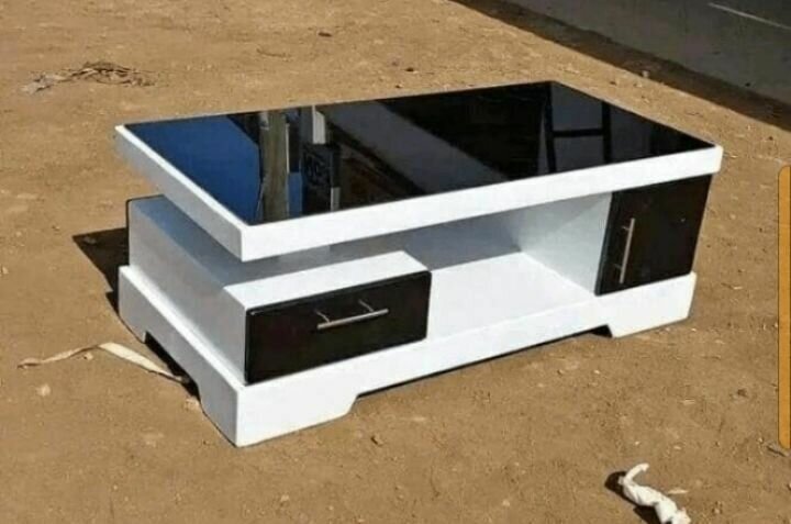 Table basse moderne avec tiroir et étagère