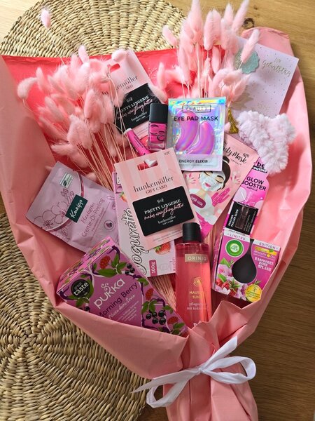 Boxe ( skin care ) et bouquet makeup