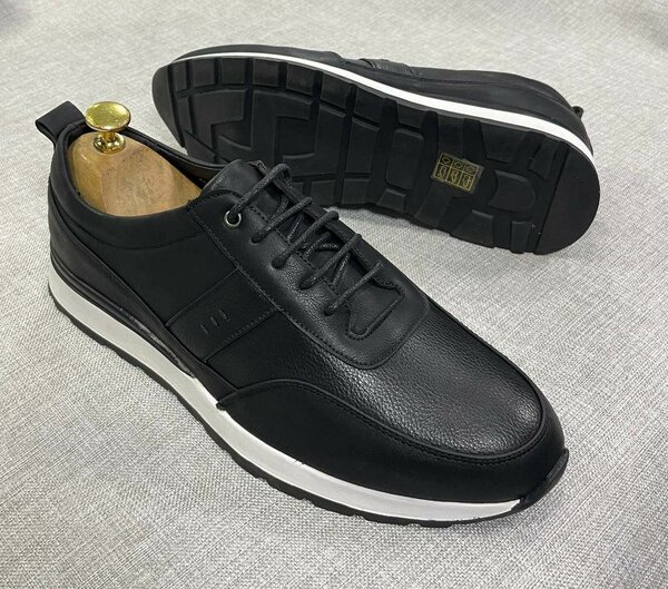 Sneakers en cuir noir élégants