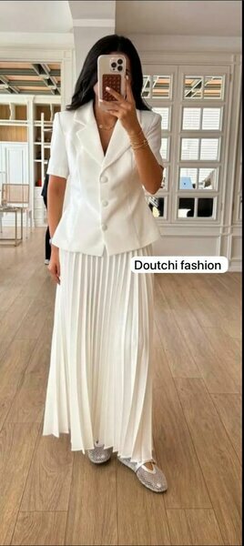 Jupe plissée blanche élégante