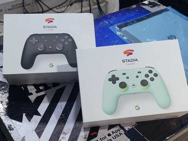 STADIA  Bluetooth game controller