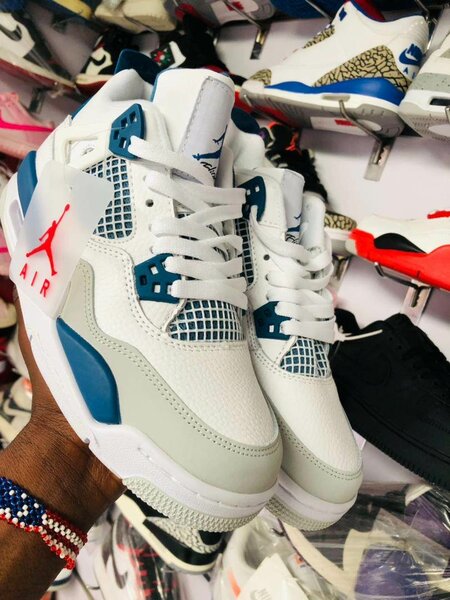 JORDAN 4s
