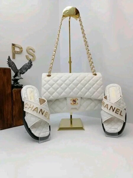 Ensemble sac et sandales blanches Chanel