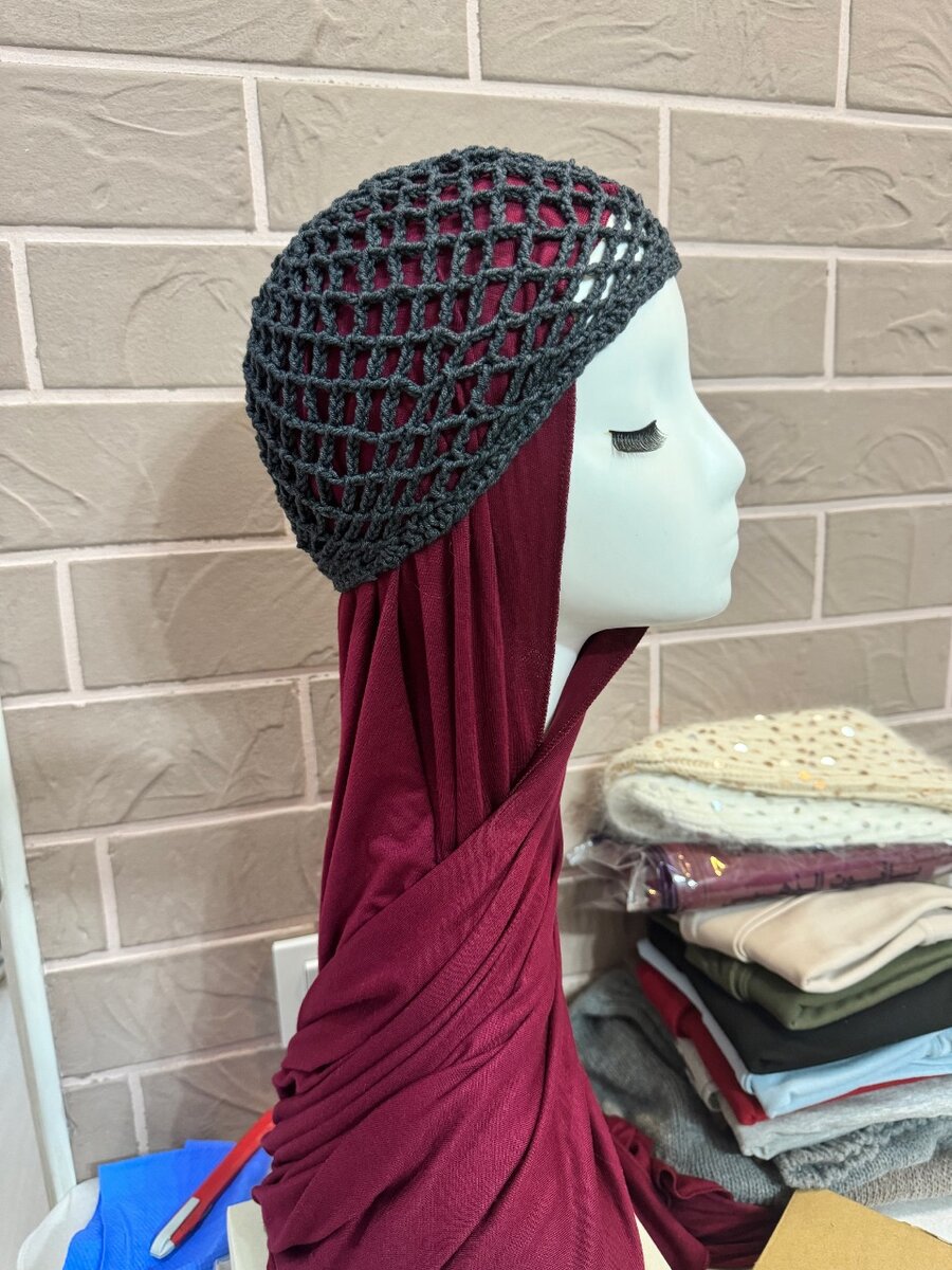 Трендовые сеточные шапки