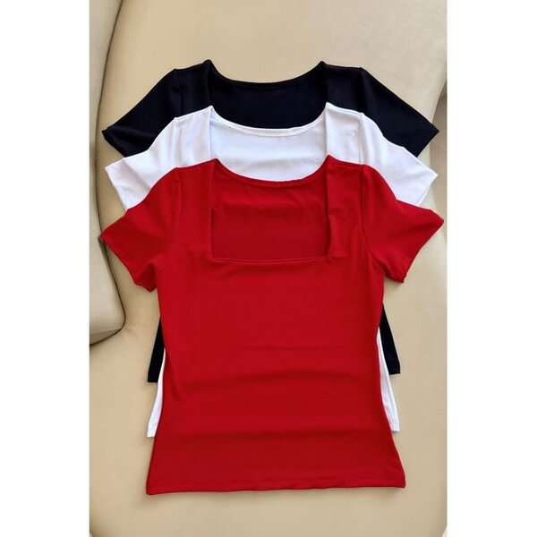 Lot de T-shirts colorés