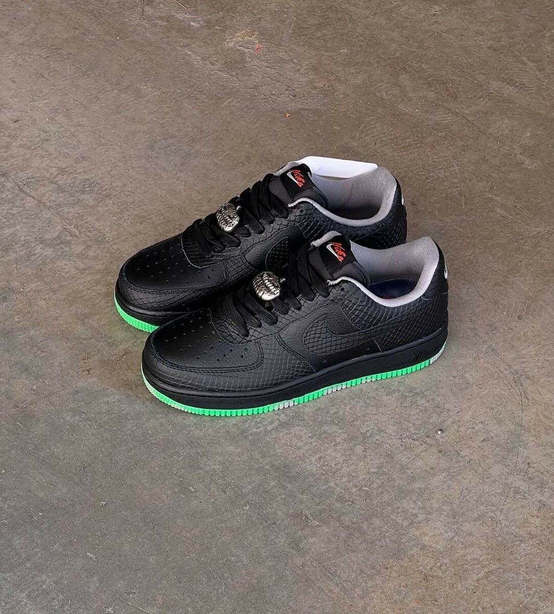 NIKE AIRFORCE BLACK REFLECTER