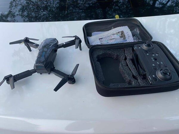 Drone pliable avec télécommande