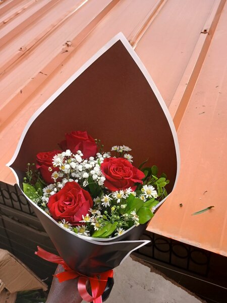 Bouquet de quatre roses