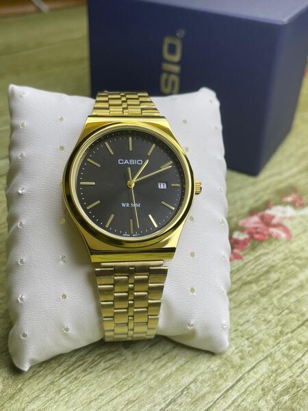 Montre Casio Dorée Élégante