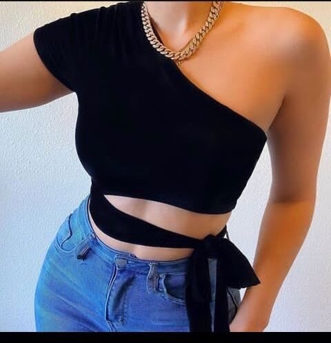 Hauts courts élégants femme