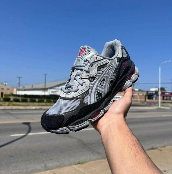 Baskets de course grises Asics