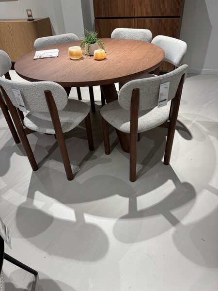 Table ronde en bois moderne