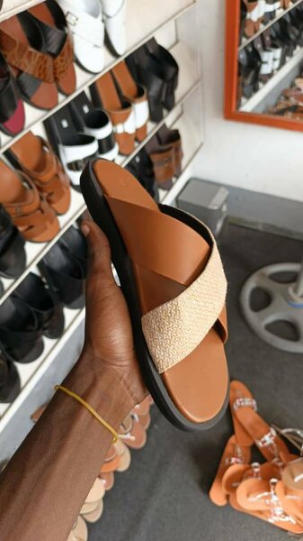 Sandales croisées en cuir