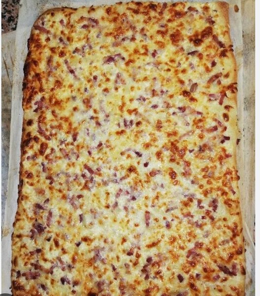 Pizza fromage jambon crémeux