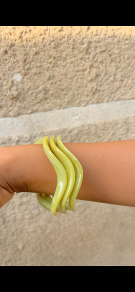 Bracelet en plastique couleur vifs