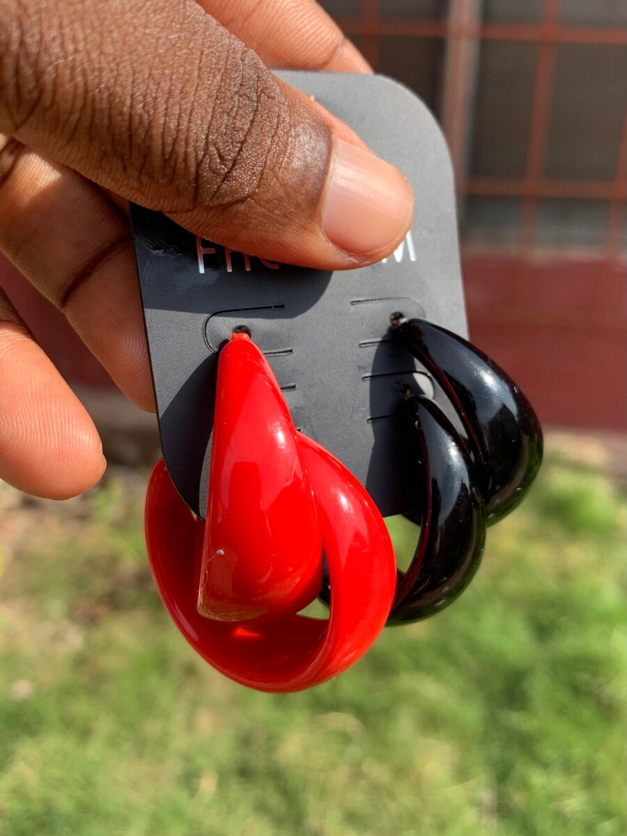 Light weight earrings (black & red)