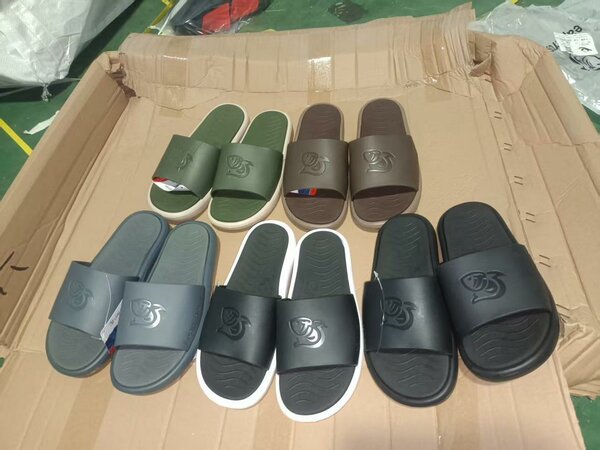 Claquettes confortables homme