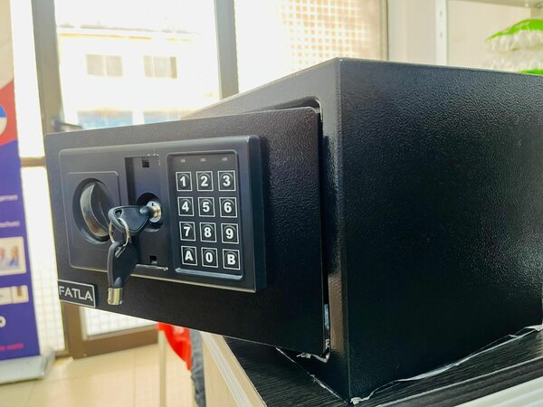 20E Digital Safe Locker Box