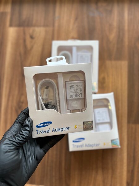 SAMSUNG  FAST CHARGER