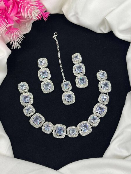 Ladies wedding set Necklace and earrings