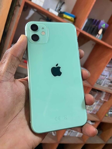 iPhone 11 64Giga sans Face ID très bon état