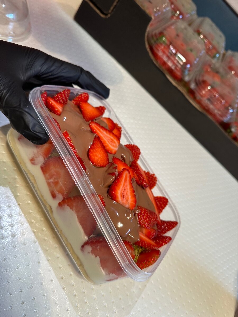 Дубайская клубника в шоколаде