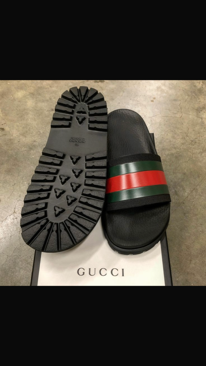 Sandales en cuir noir élégant