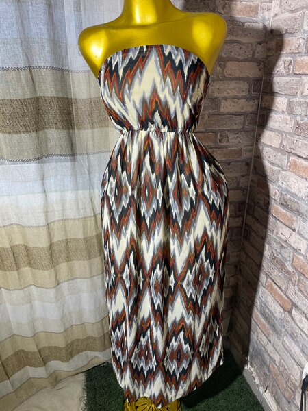 Robe longue sans bretelles à motif zigzag