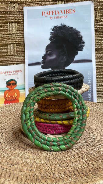 Bracelets en raphia vert