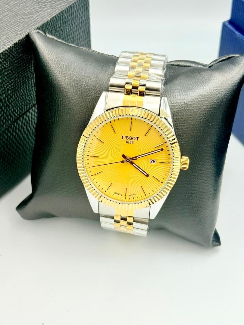 Montre Tissot dorée élégante