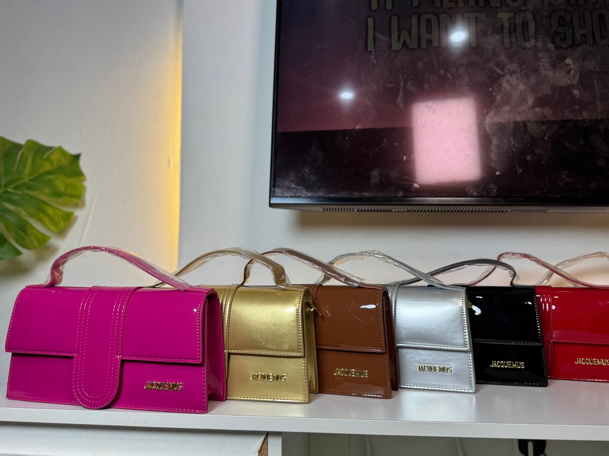 Sac Jacquemus en cuir brillant