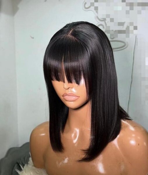 Perruque lisse avec frange