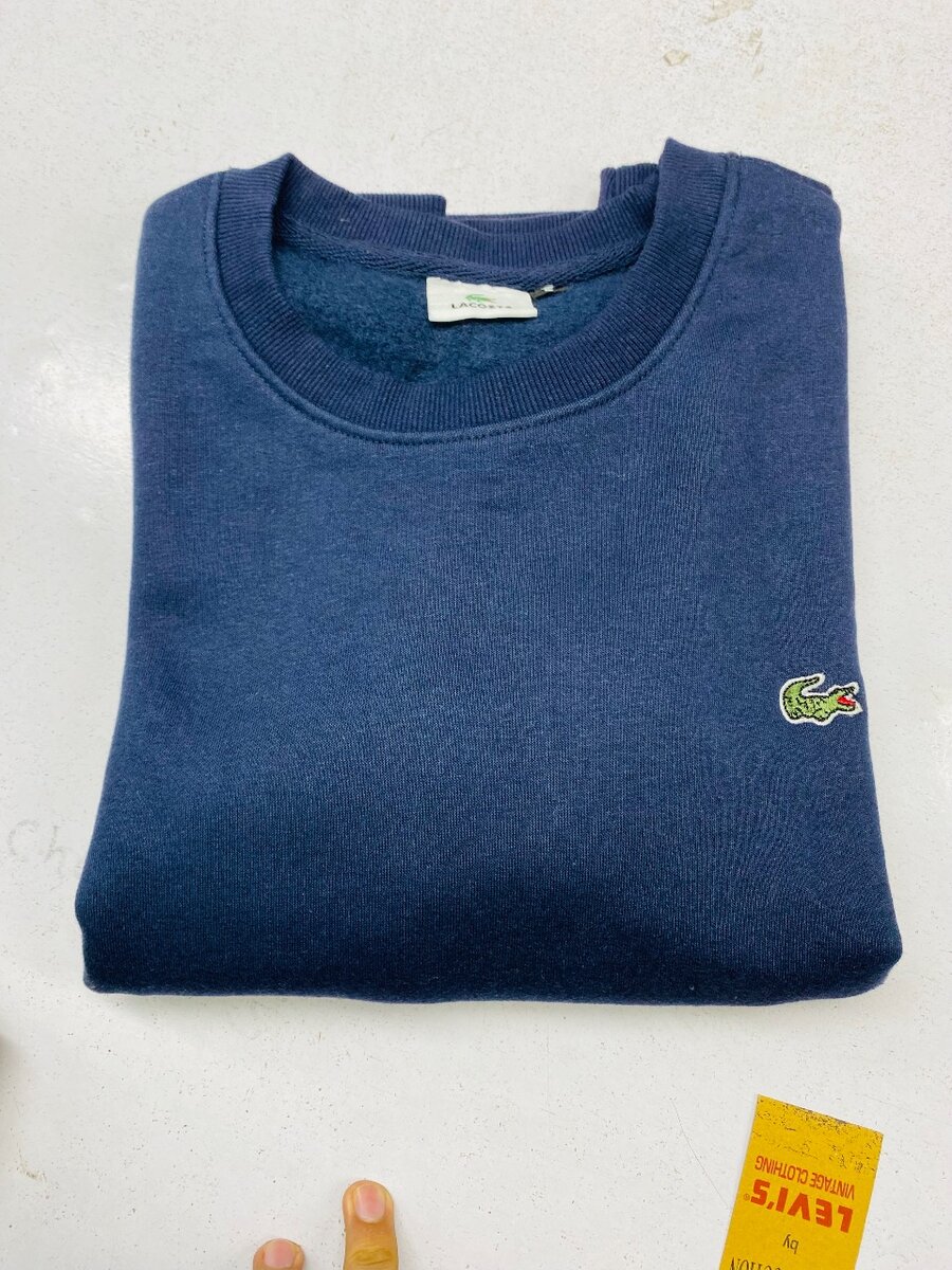 Sweat shirts Levis , Lacoste, Nike