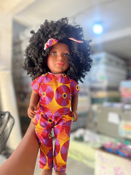 Poupée Afro en Robe Colorée